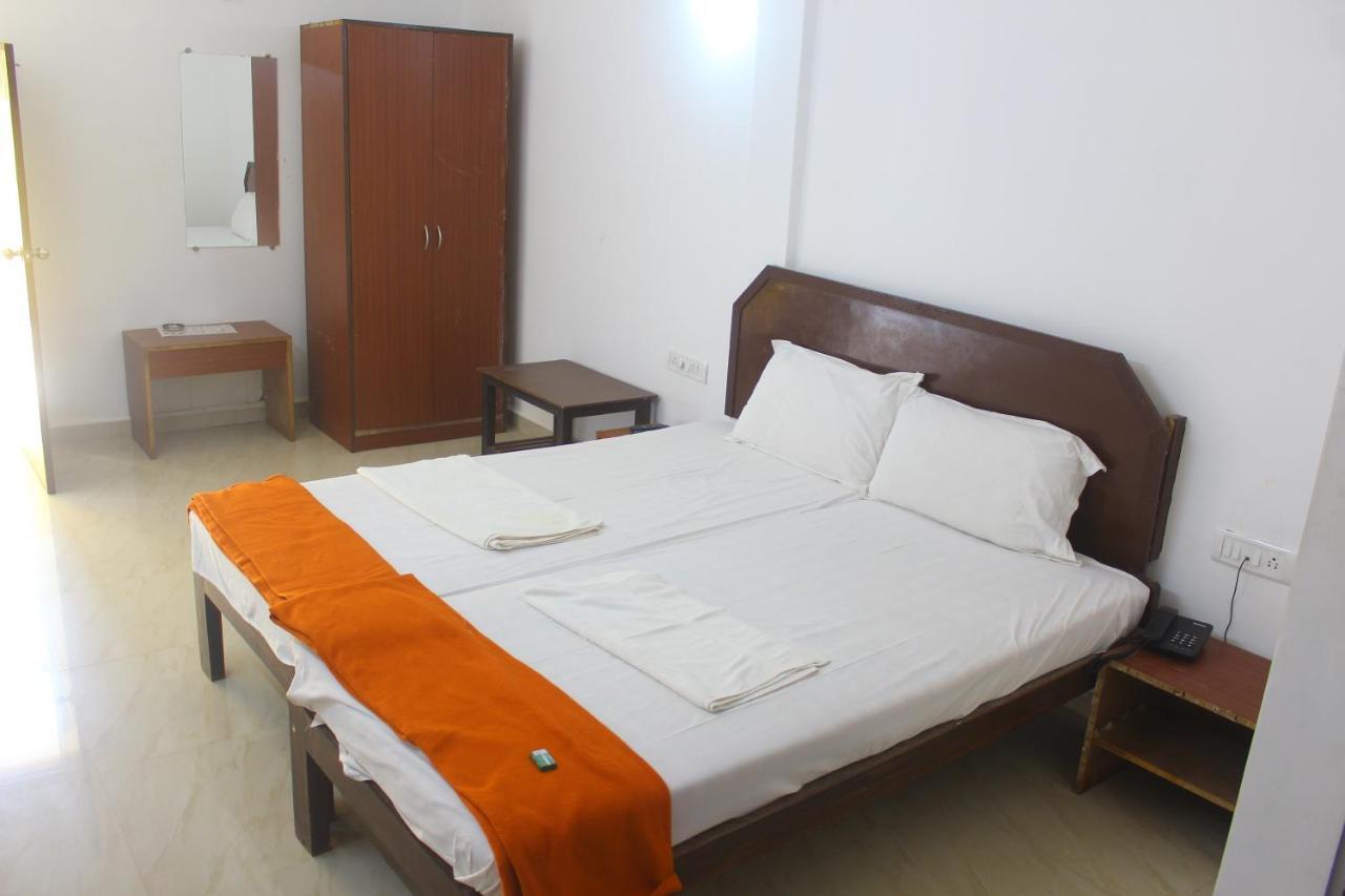 Poonam Village Resort Anjuna Ngoại thất bức ảnh